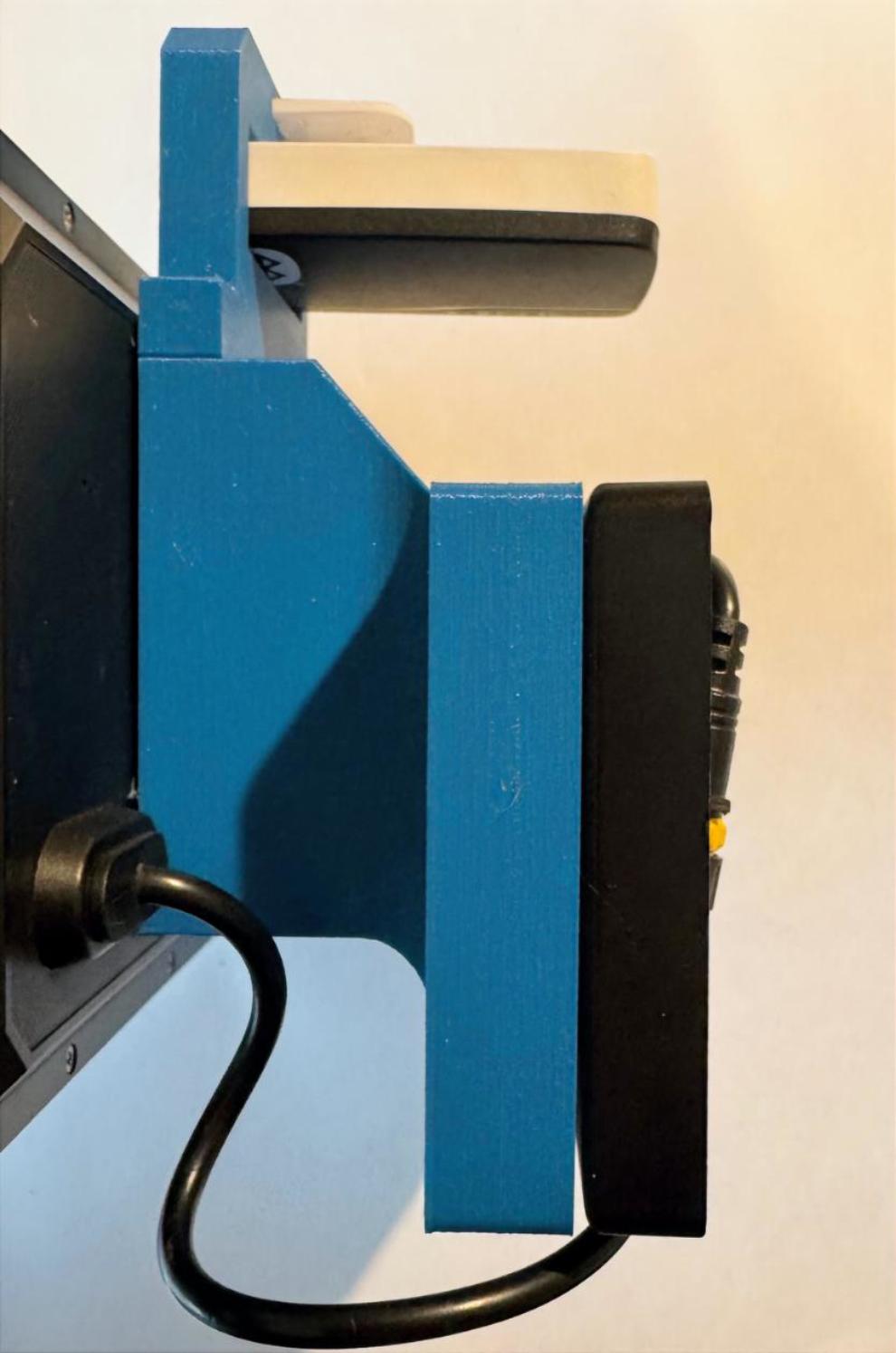 Vue latérale de l'adaptateur avec badge Ulys